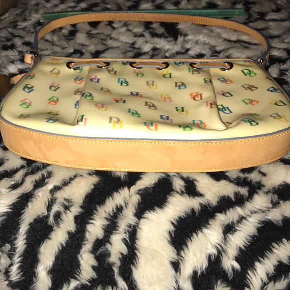 Dooney & Bourke Rainbow 🌈 signature Cream handbag with Rainbow zipper - Picture 4 of 7